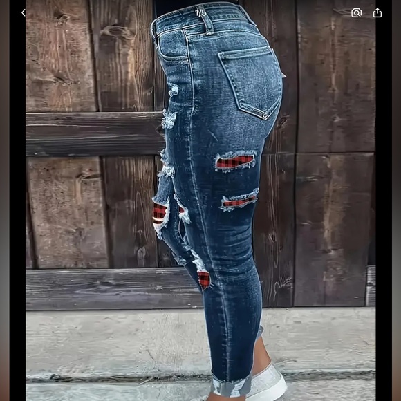 Women’s Jeans
Waist 17”
Rise 9.5”
28” long - Picture 10 of 10